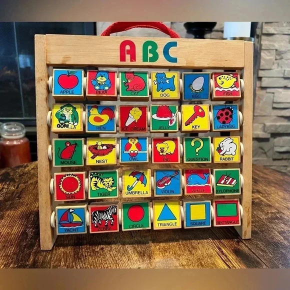 EDDU TOY | Wooden ABC & shapes hanging board - Picture 1 of 8